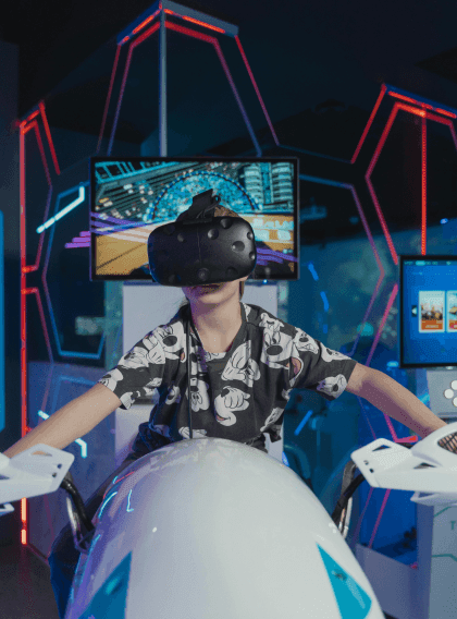 Игроки в VR шлемах